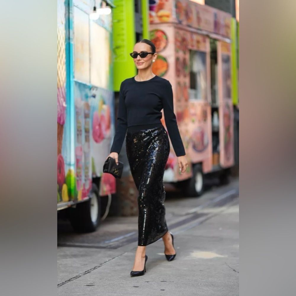 Live show, Love an all Black outfit! How to style black outfits inspiration - Picture 2 of 15